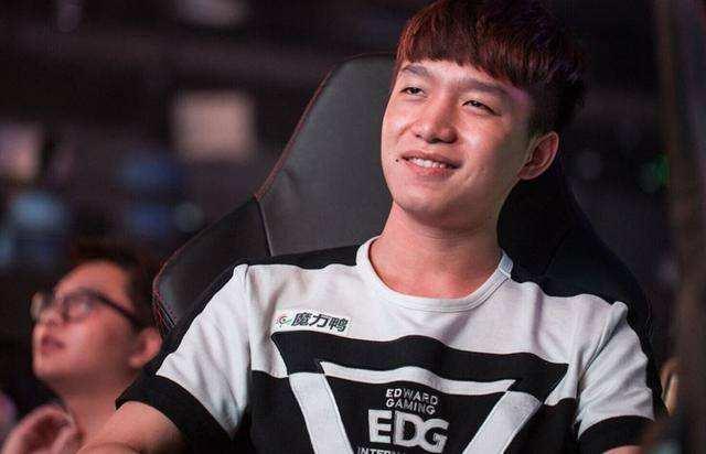 OMG vs EDG 赛事复盘：iboy超神卡莎刷新单场击杀记录，EDG干净利落2：0赢下比赛
