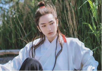 抖音网红星野志坚个人资料，白发古风美男