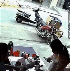 【LOL囧图】：为了玩好瞎子我戳瞎了双眼