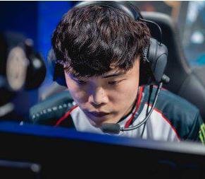 【LOL资讯吐槽】UZI或超越Faker！Jackeylove疑似情窦初开？