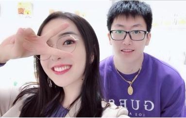 FNC对战EDG信心满满 管泽园余霜花样秀恩爱